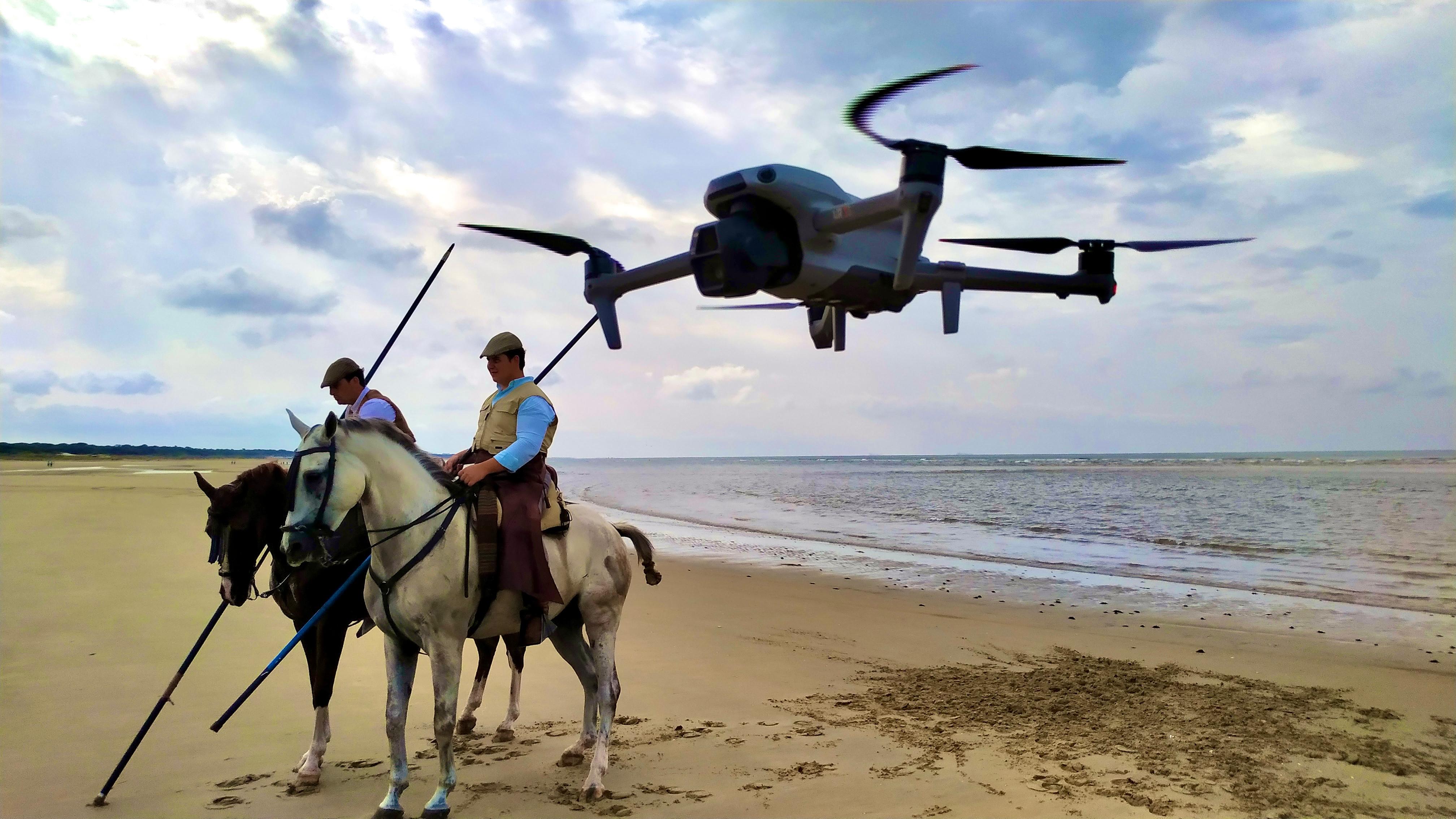 Dron de Vivaro captando imagen aérea